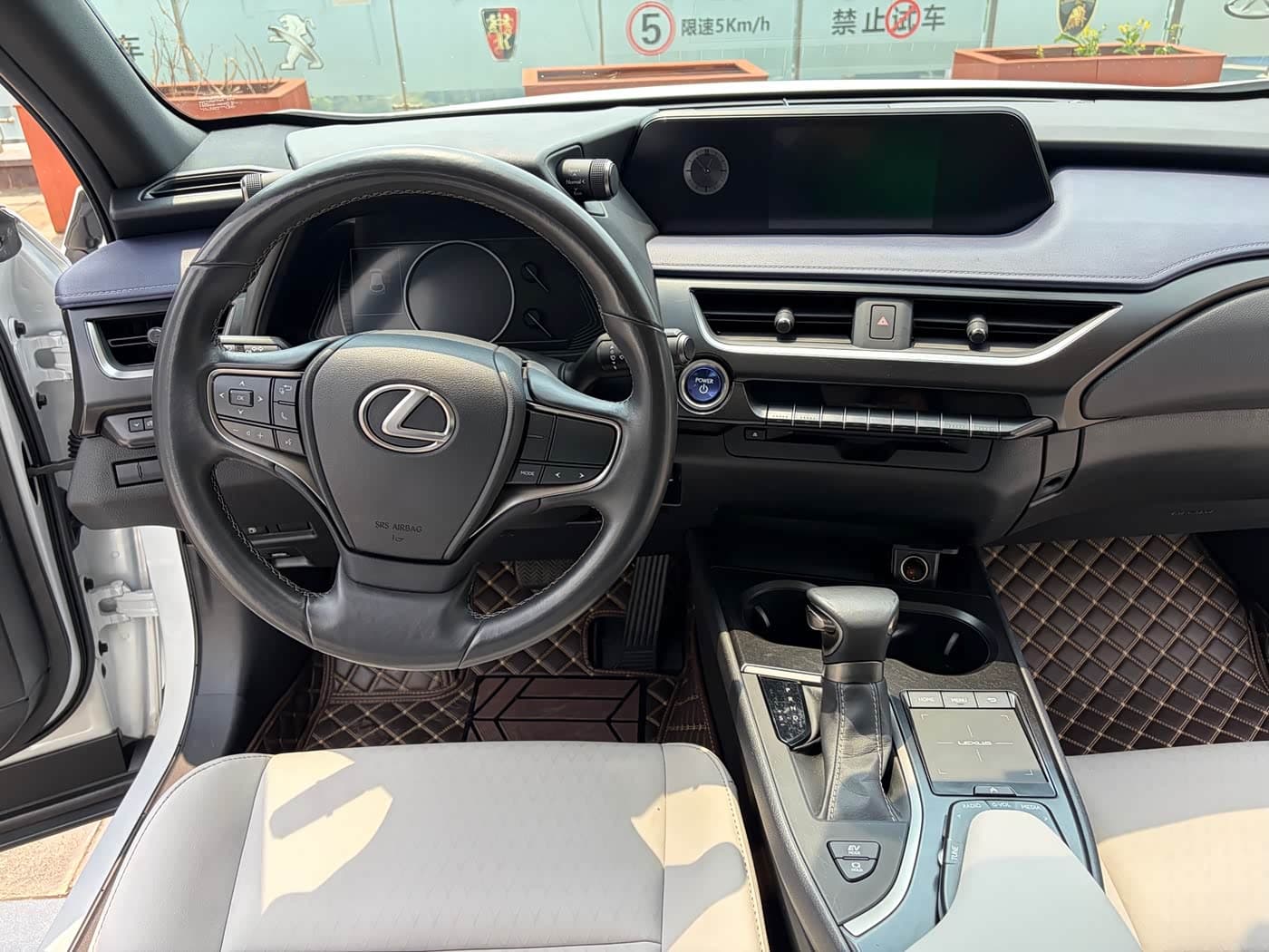 Lexus UX 2022 — Фото 12/18