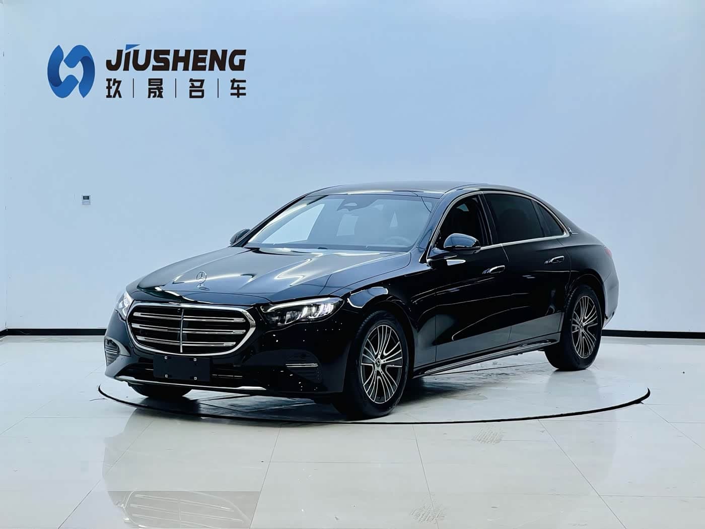 Mercedes-Benz E-Class 2025 — Фото 1/20