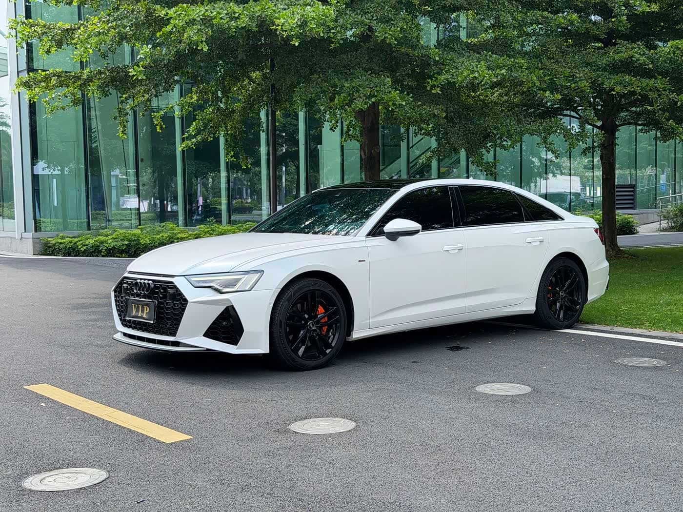 Audi A6L 2022 — Фото 1/9