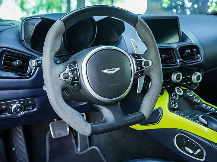 Aston Martin V8 Vantage 2021 — Фото 9/14