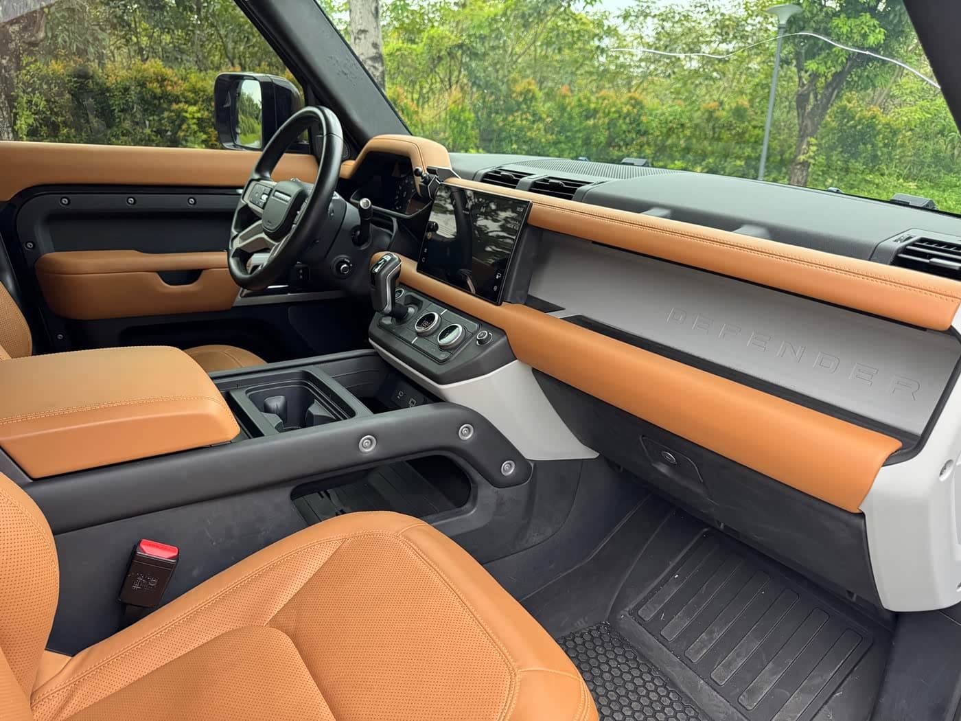 Land Rover Defender 2022 — Фото 12/16