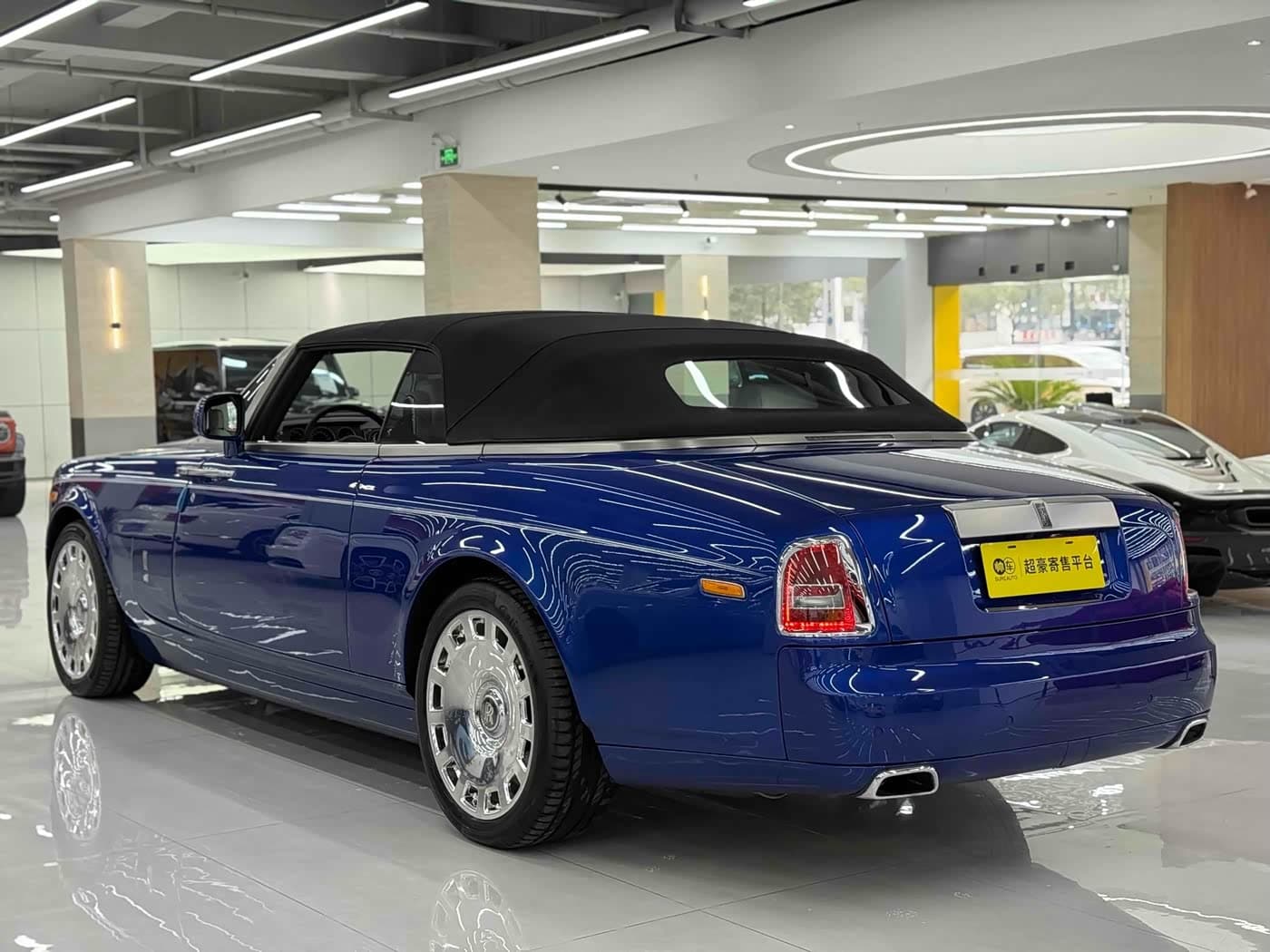 Rolls-Royce Phantom 2012 — Фото 6/19