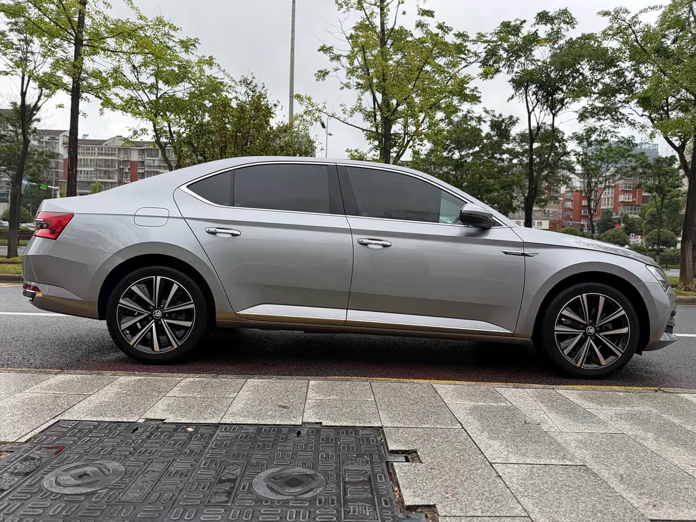Škoda Superb 2022 — Фото 8/15