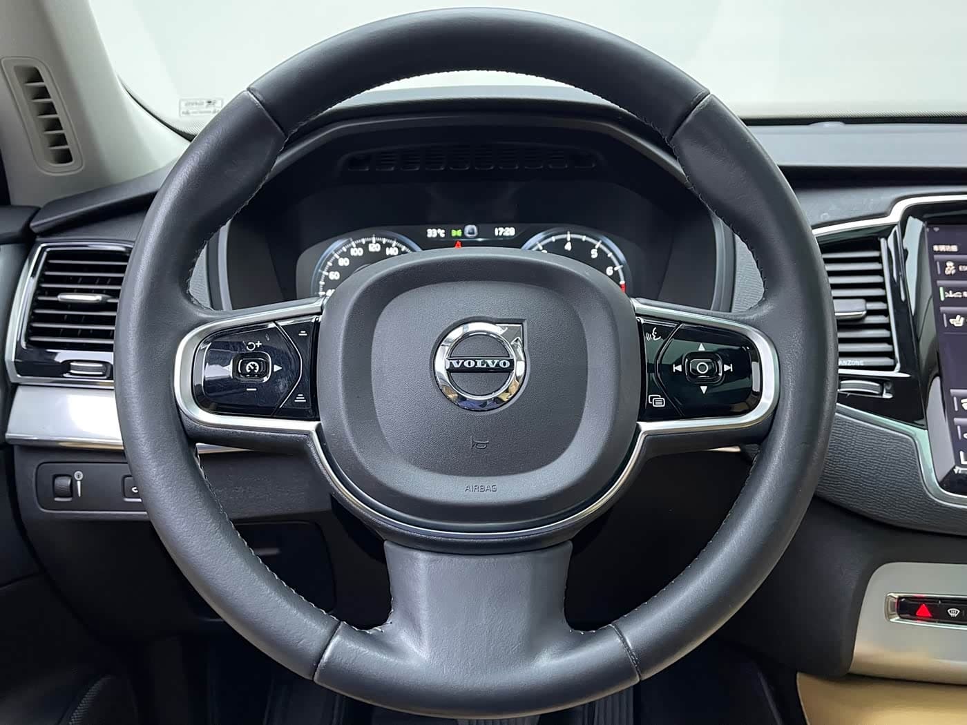 Volvo XC90 2016 — Фото 13/14