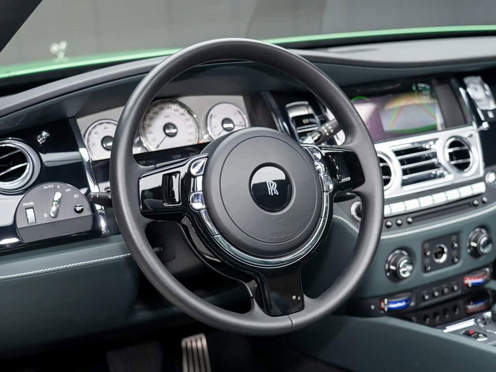 Rolls-Royce Dawn 2019 — Фото 10/20