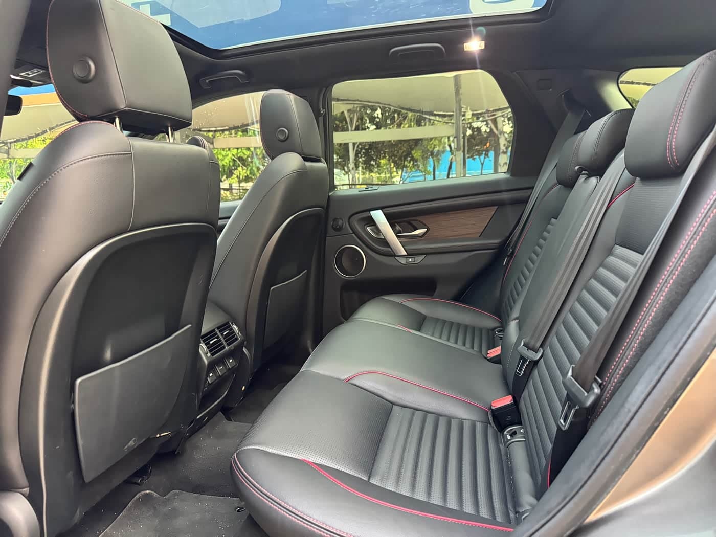 Land Rover Discovery Sport 2021 — Фото 12/13