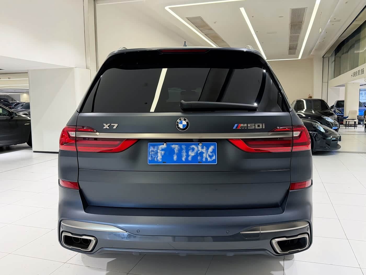 BMW X7 2021 — Фото 18/19