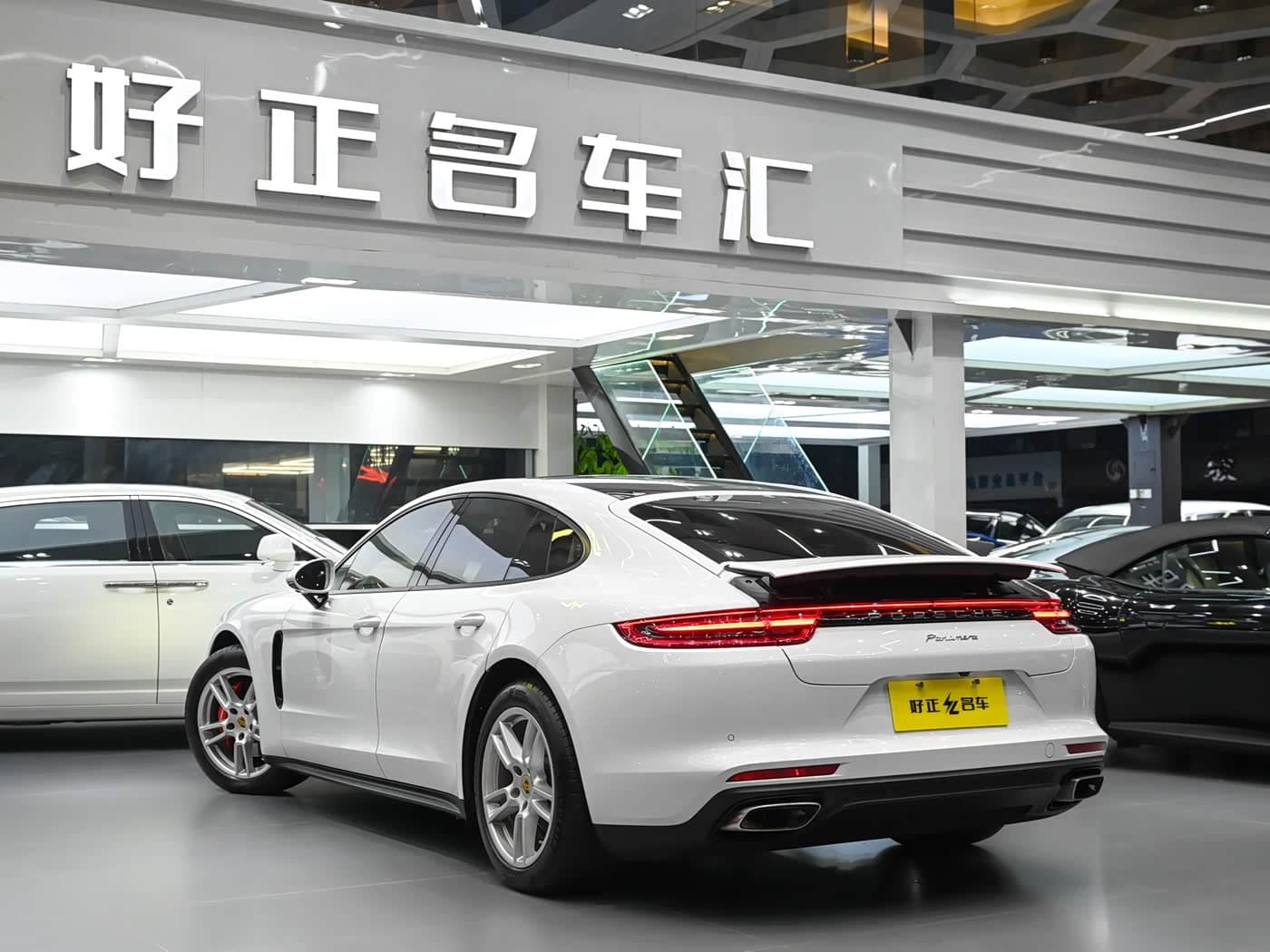 Porsche Panamera 2019 — Фото 6/20