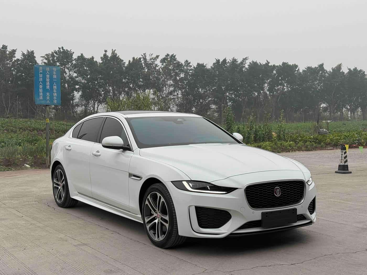 Jaguar XEL 2024 — Фото 19/20