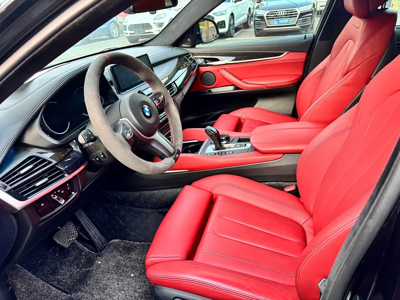 BMW X6 2018 — Фото 8/20