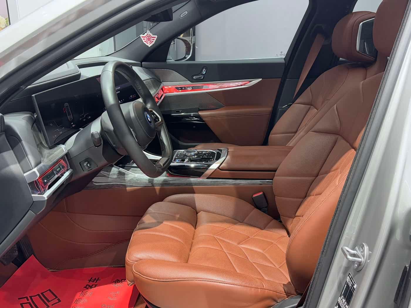 BMW i7 2023 — Фото 10/20