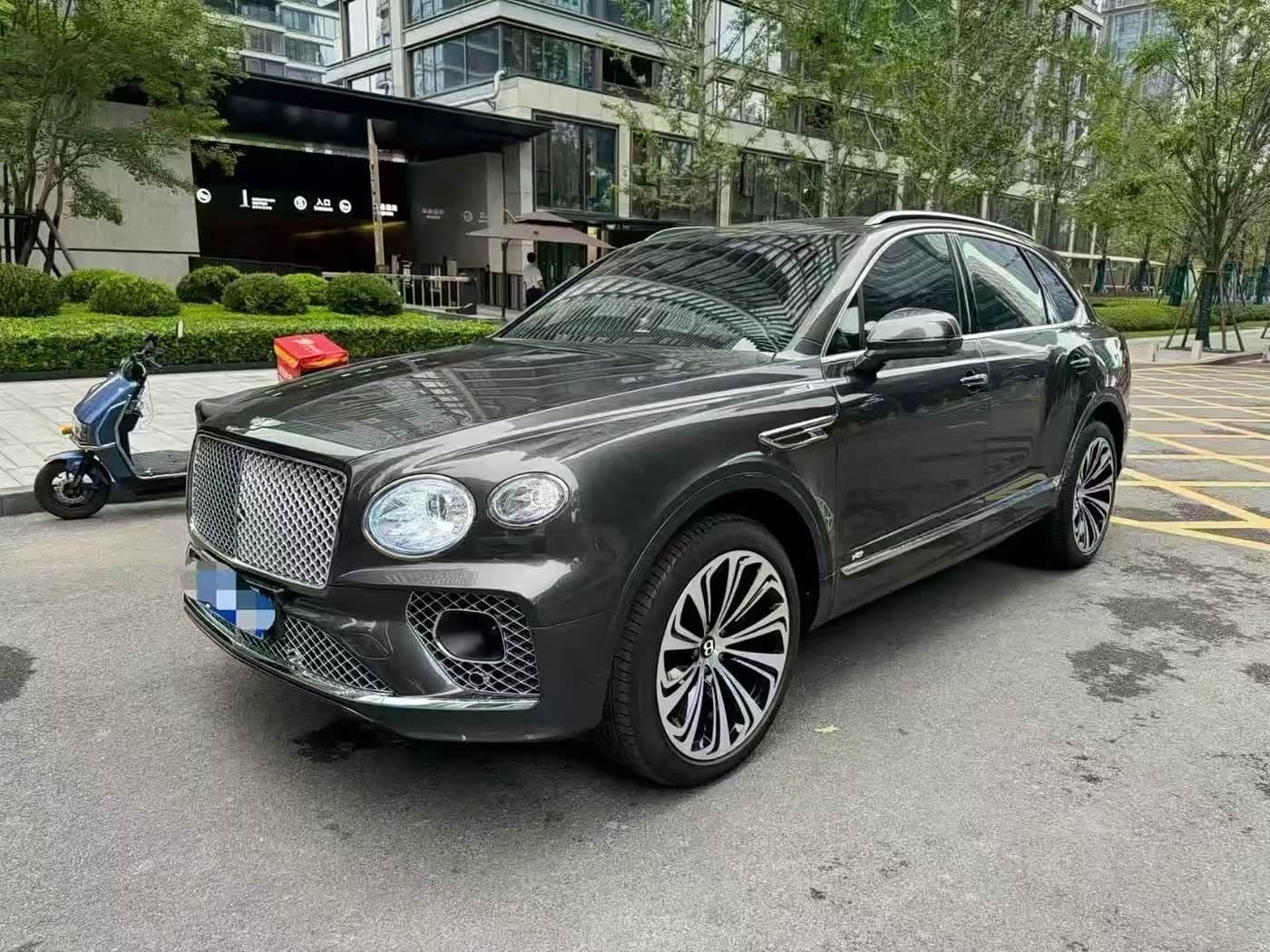 Bentley Bentayga 2022 — Фото 1/17