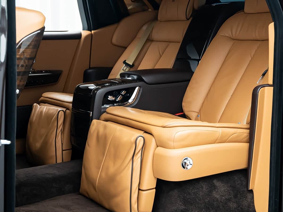 Rolls-Royce Phantom 2018 — Фото 17/20