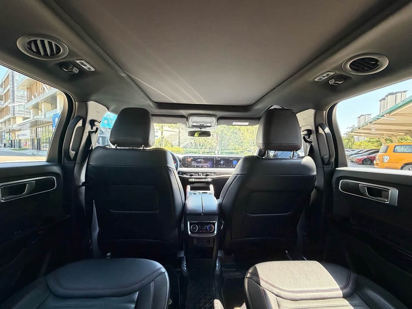 Ford Explorer 2022 — Фото 20/20