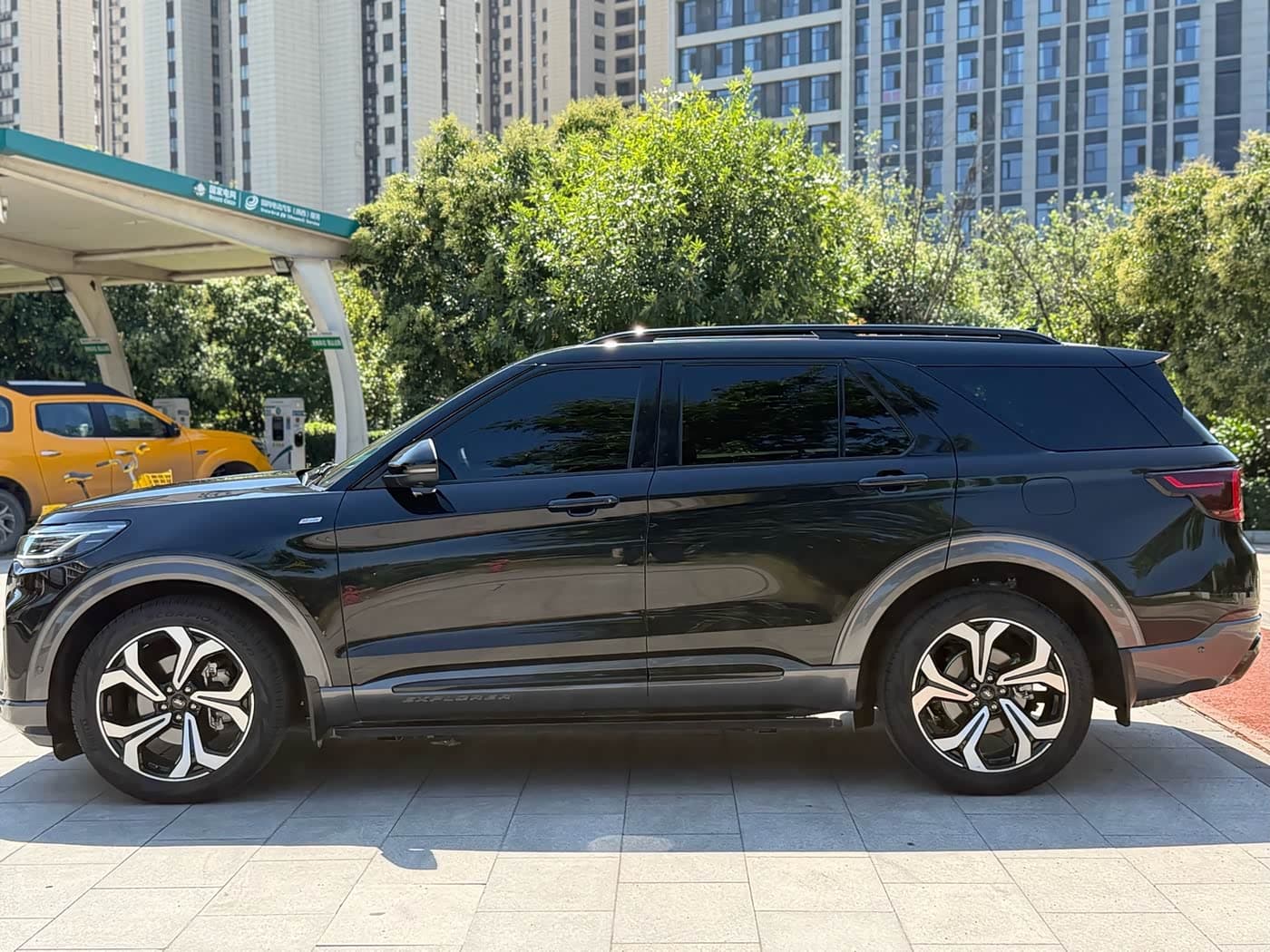 Ford Explorer 2022 — Фото 9/20