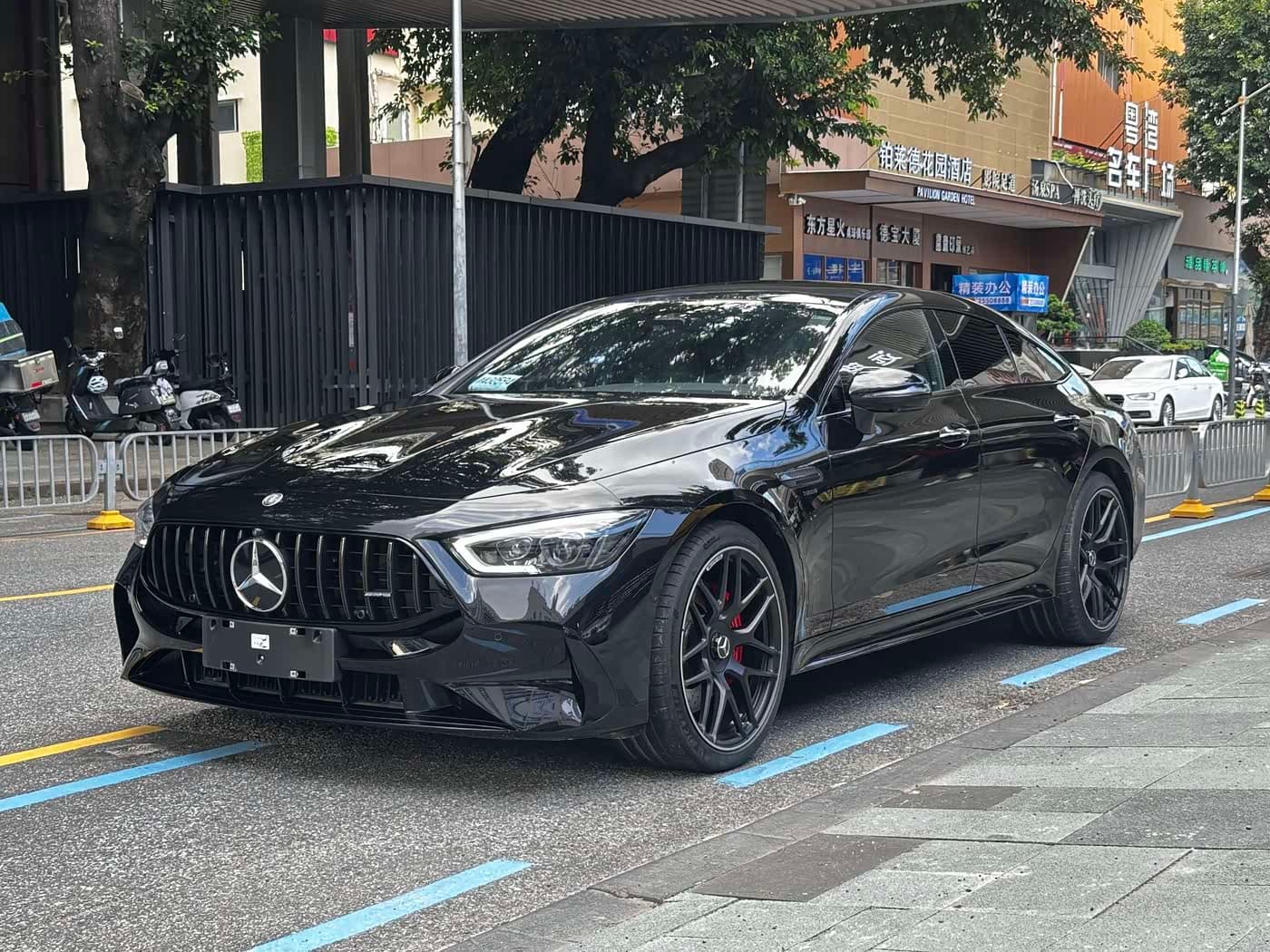 Mercedes-Benz AMG GT 2025 — Фото 1/15