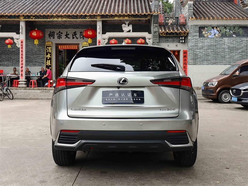Lexus NX 2018 — Фото 8/20