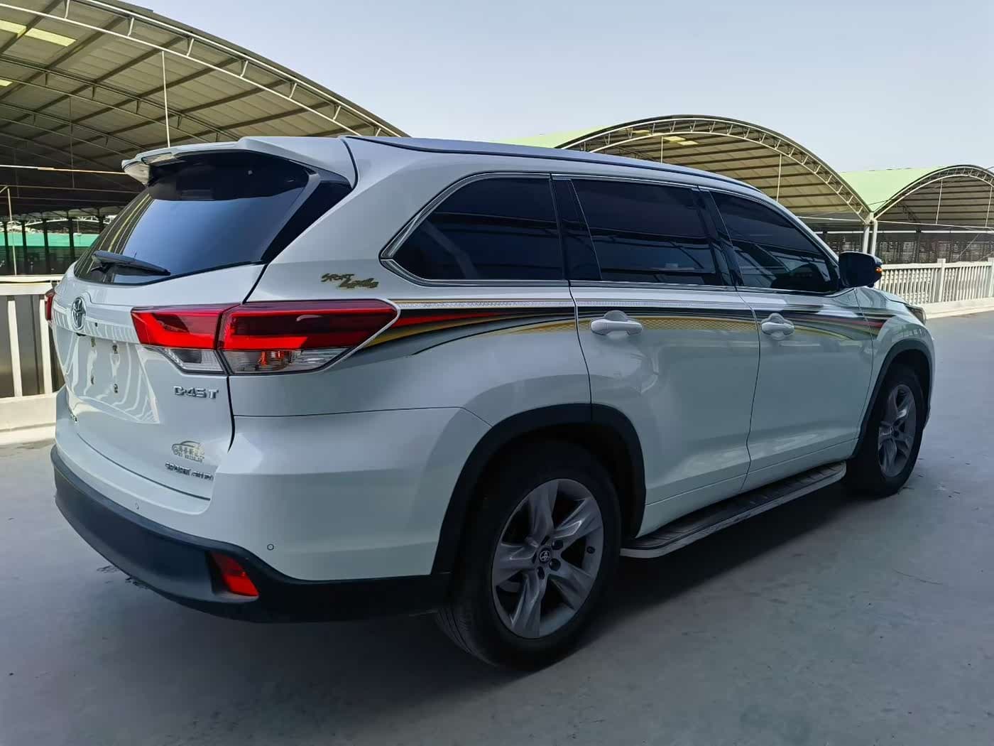 Toyota Highlander 2021 — Фото 6/10