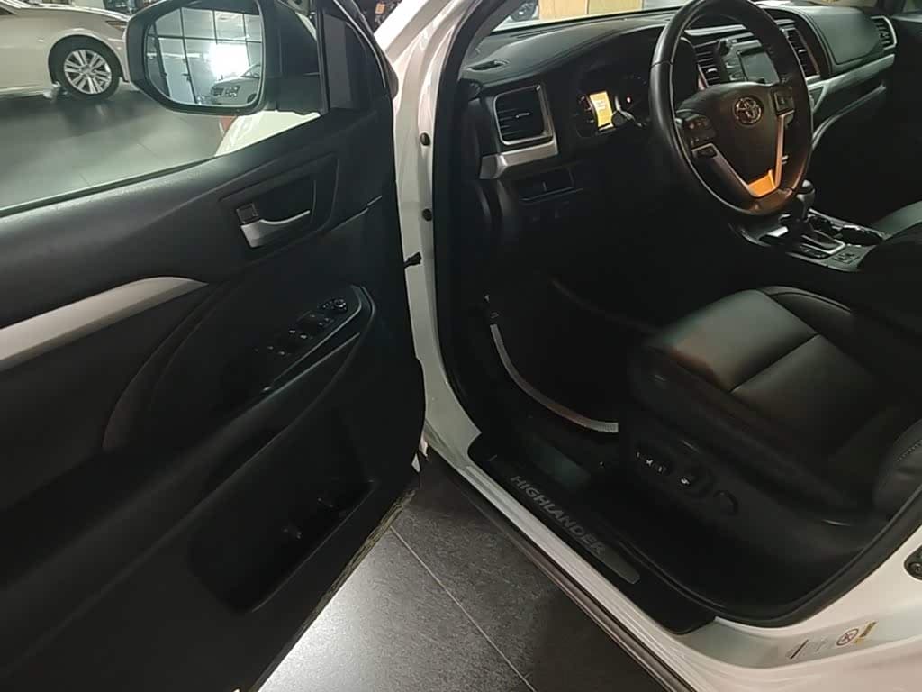 Toyota Highlander 2017 — Фото 16/20