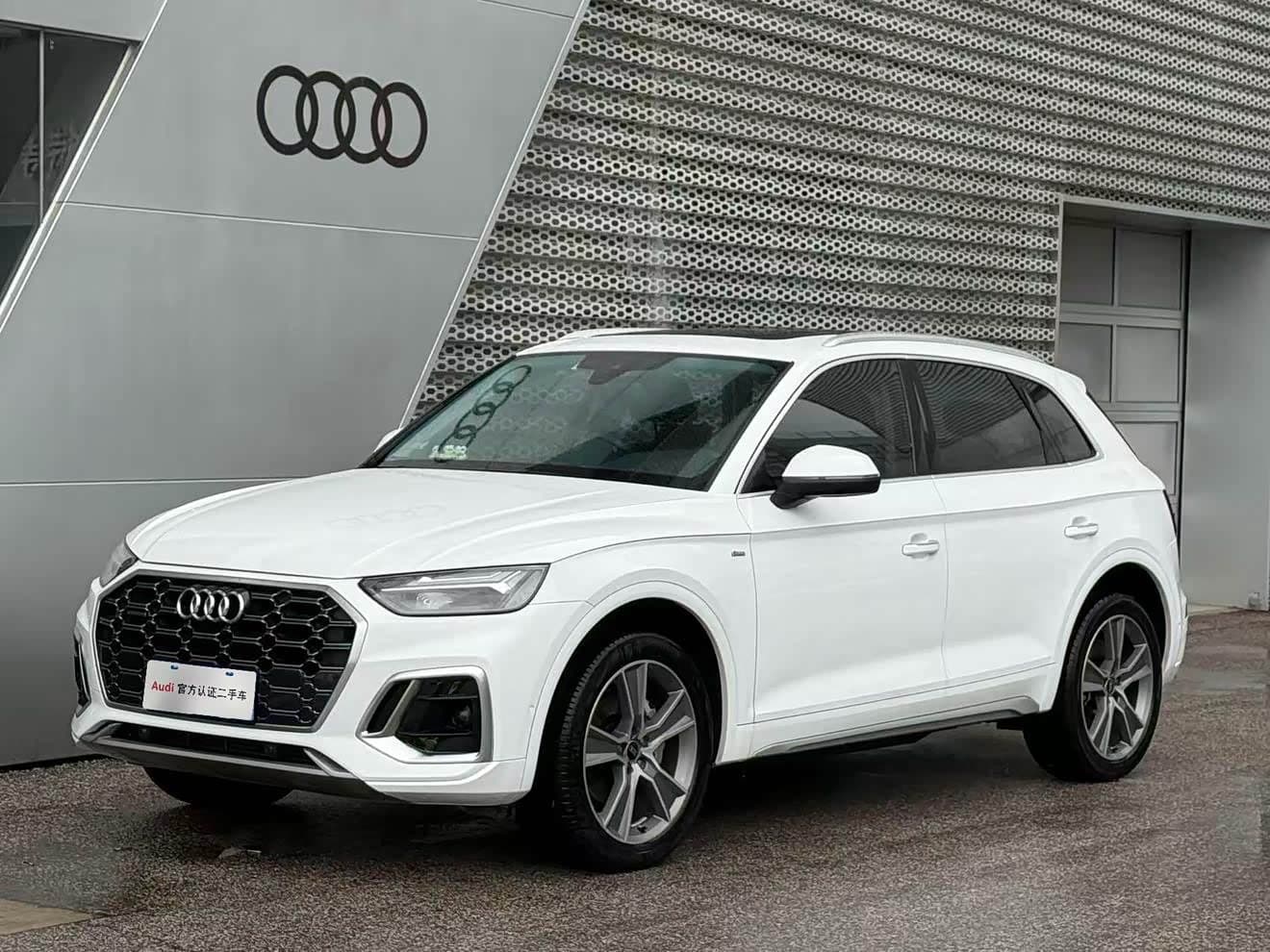 Audi Q5L 2021 — Фото 1/9