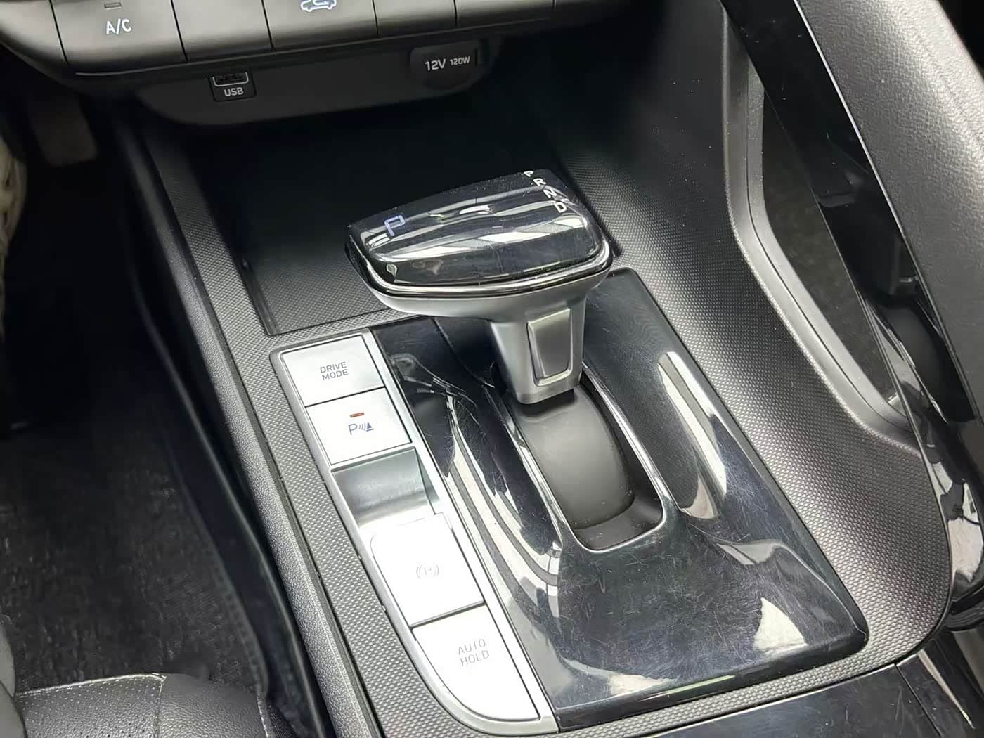 Hyundai Elantra 2023 — Фото 14/20