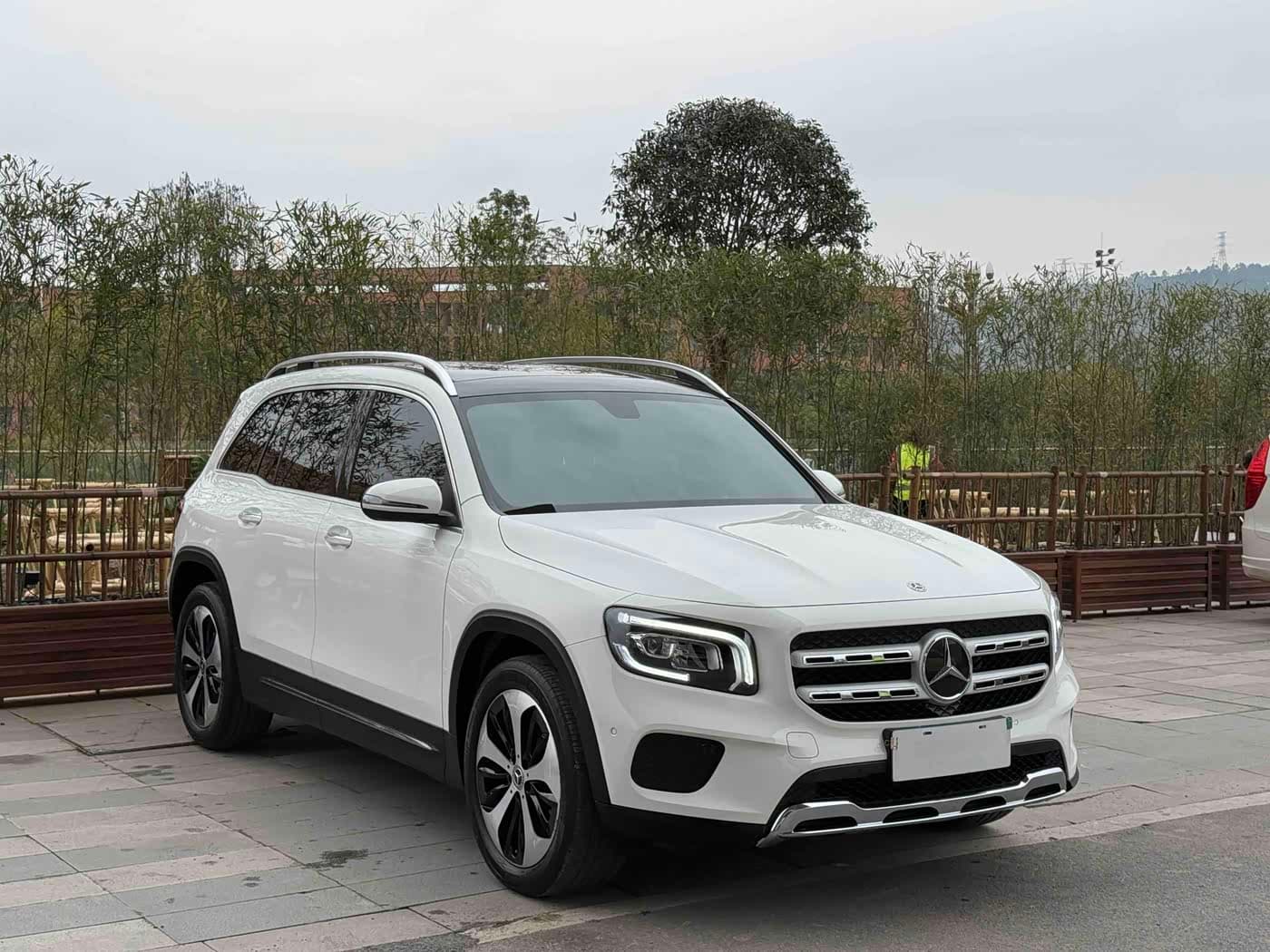 Mercedes-Benz GLB 2023 — Фото 17/20
