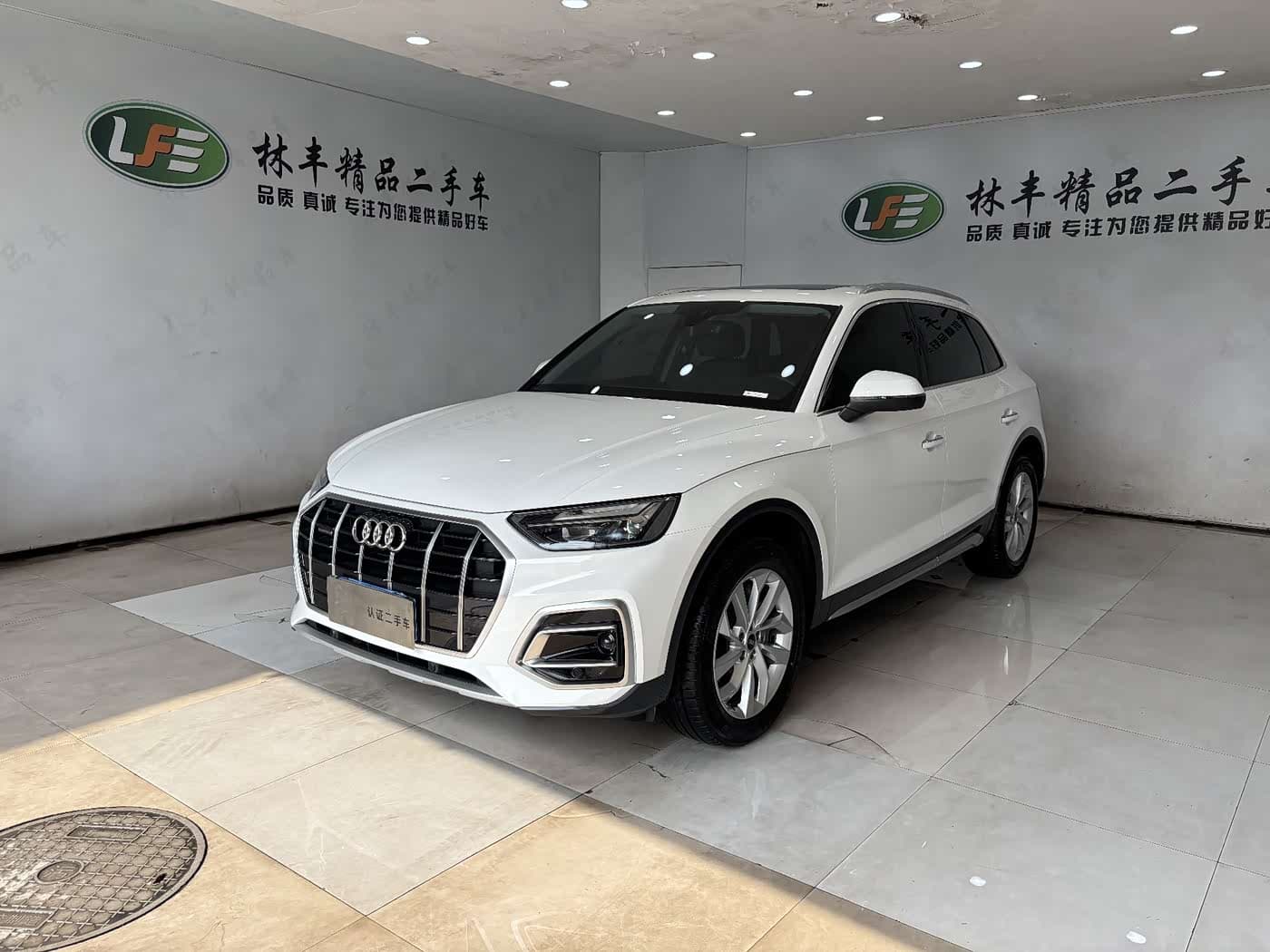 Audi Q5L 2024 — Фото 1/20