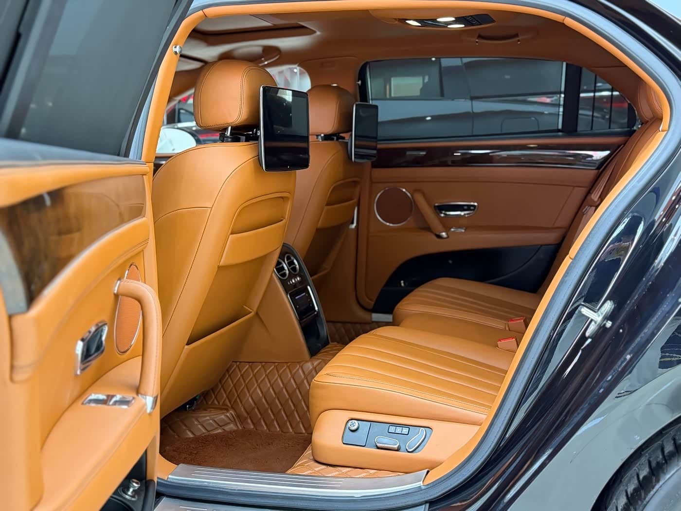 Bentley Flying Spur 2016 — Фото 10/17