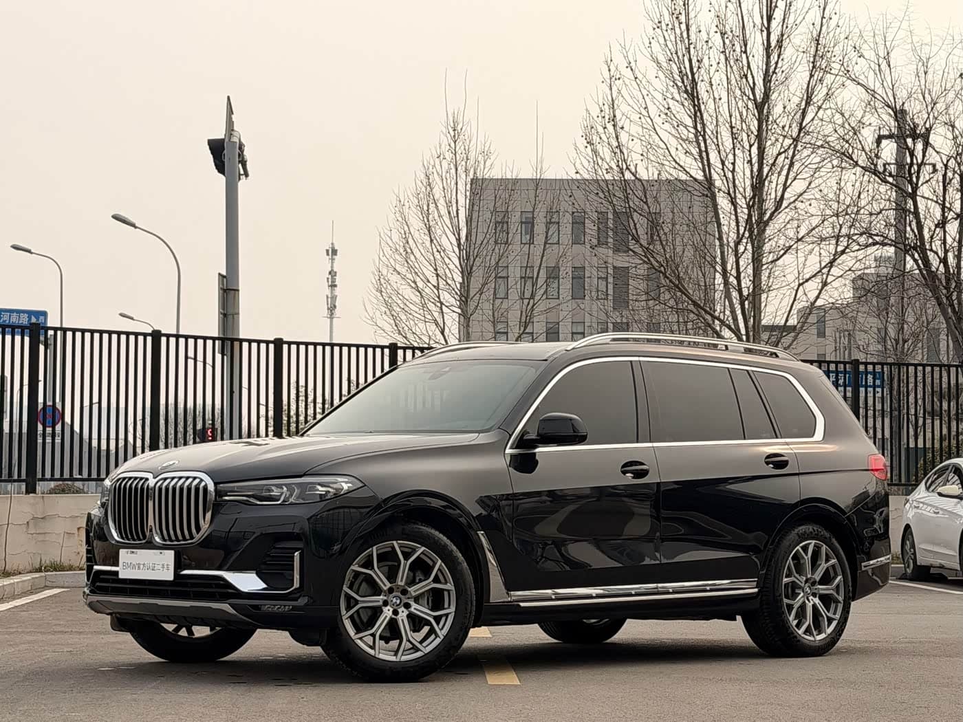 BMW X7 2023 — Фото 1/20