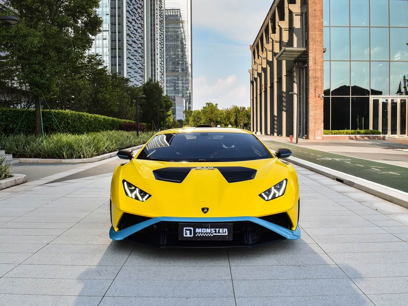 Lamborghini Huracán 2023 — Фото 2/12