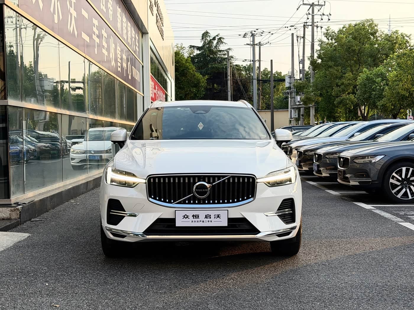 Volvo XC60 2022 — Фото 2/19