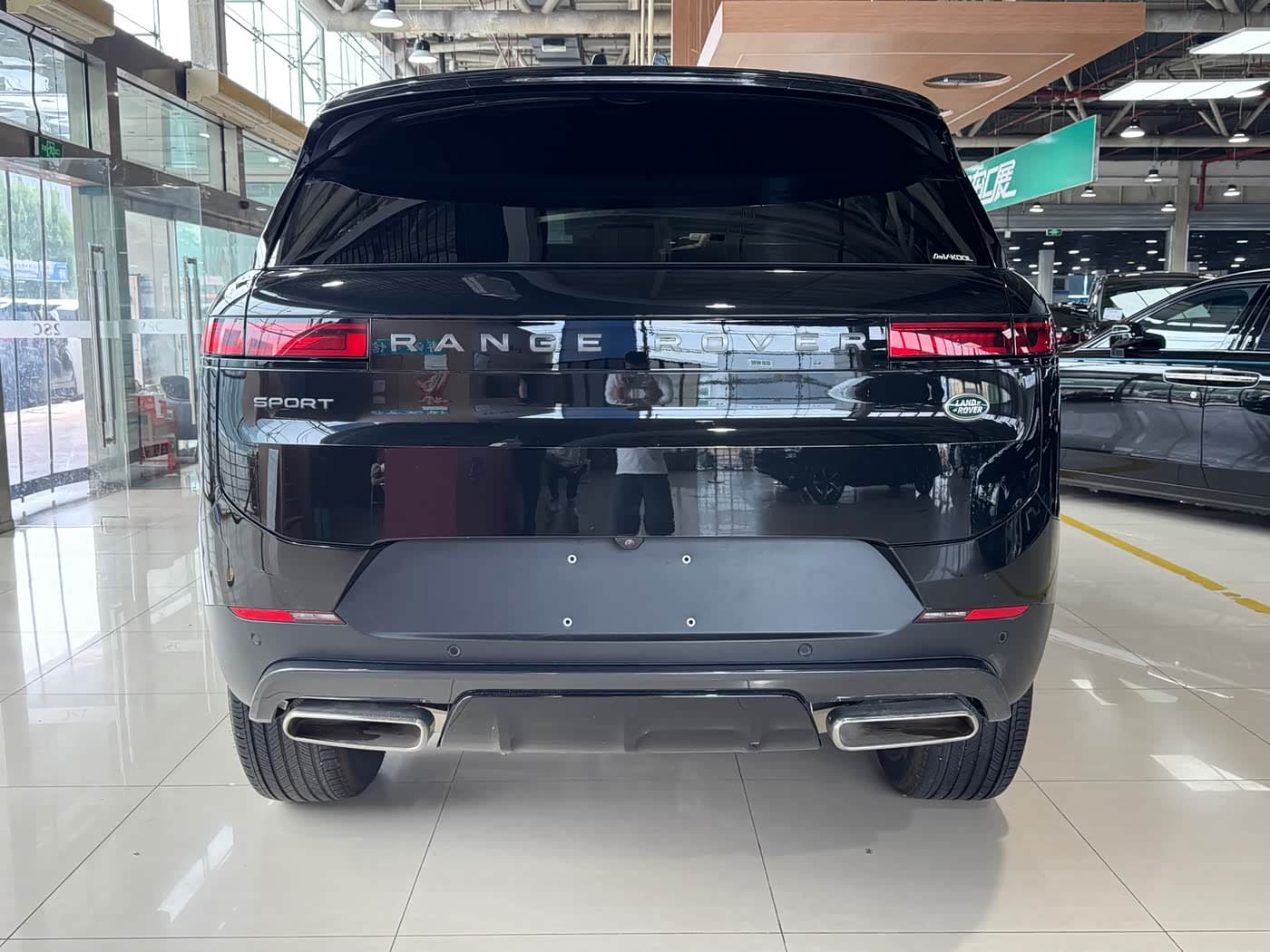 Land Rover Range Rover Sport 2024 — Фото 8/20