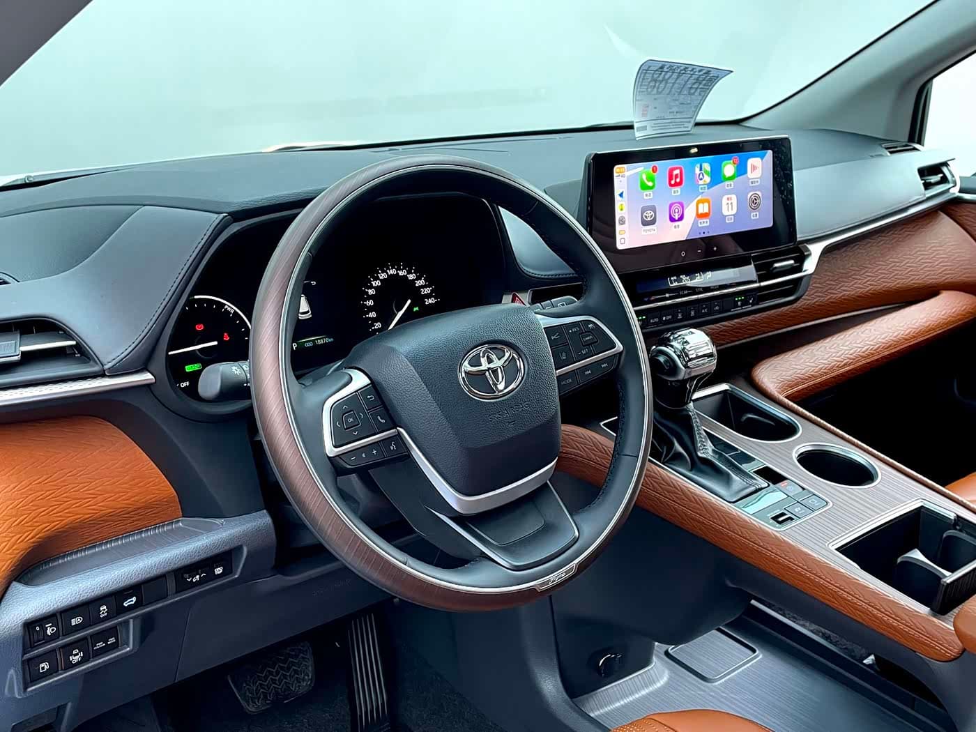 Toyota Sienna 2024 — Фото 11/20