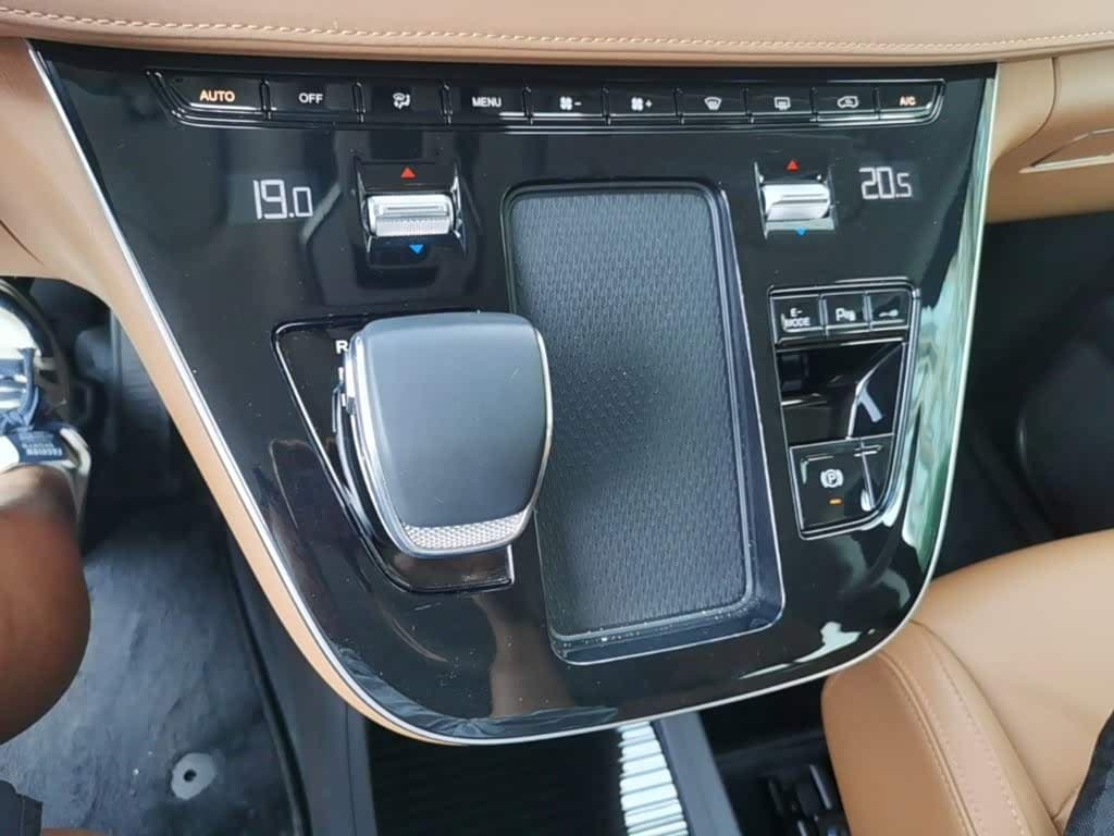 Hongqi HQ9 PHEV 2024 — Фото 14/20