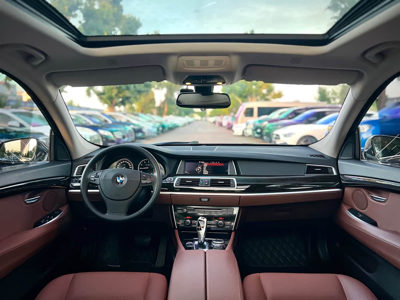 BMW 5 Series GT 2016 — Фото 11/20
