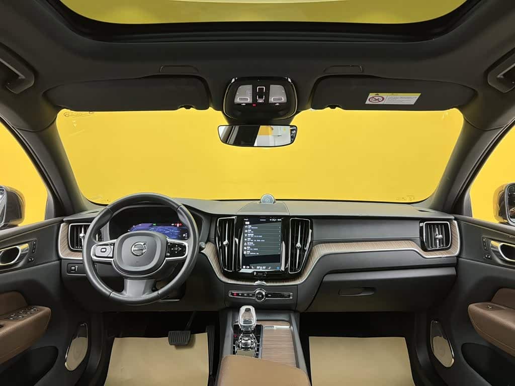 Volvo XC60 2022 — Фото 14/20