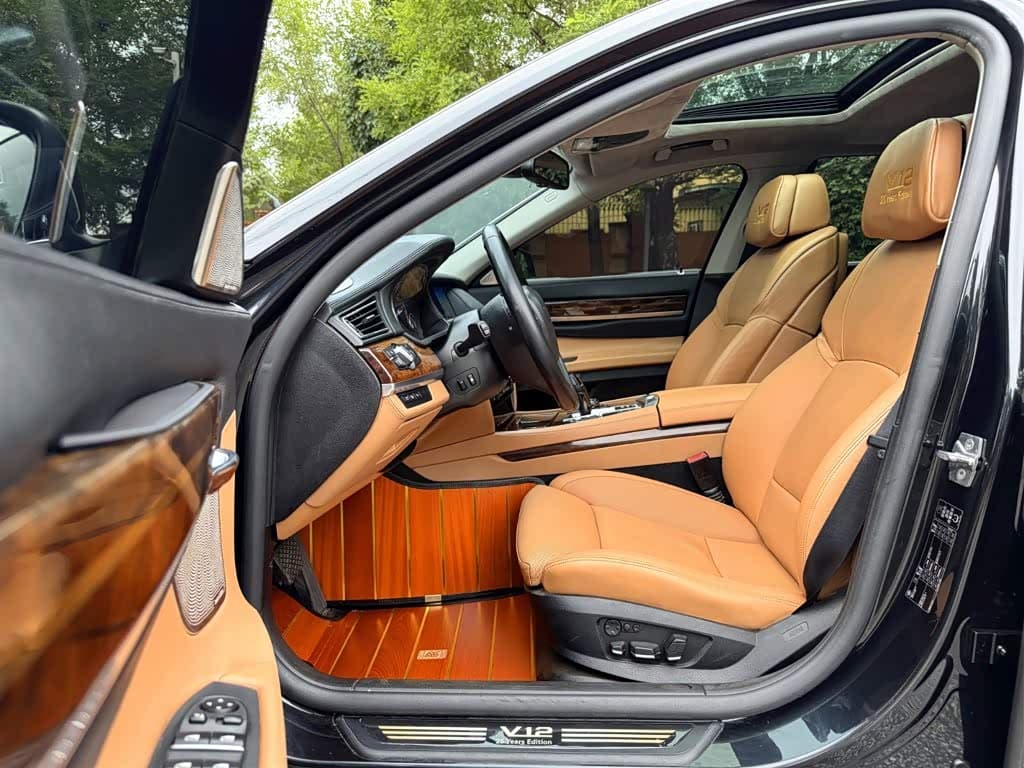 BMW 7 Series 2014 — Фото 8/20
