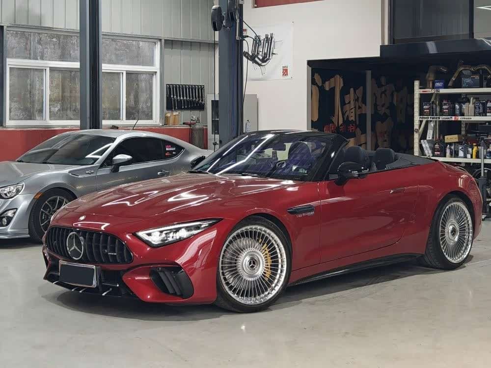 Mercedes-Benz SL-Class AMG 2025 — Фото 2/8