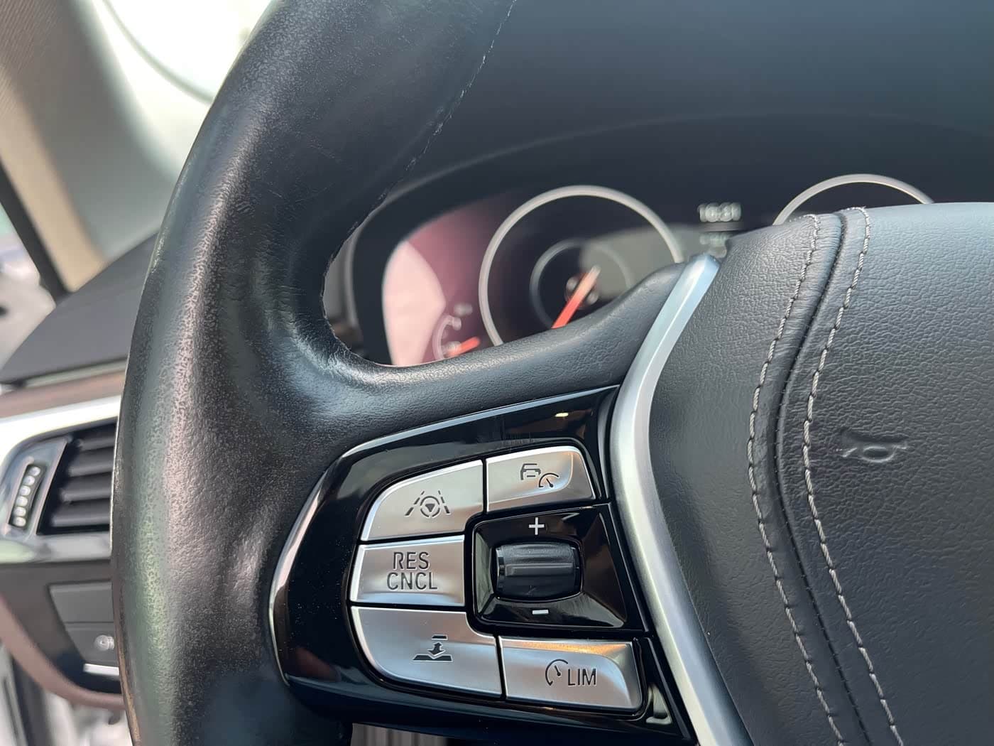 BMW 5 Series New Energy 2019 — Фото 14/20
