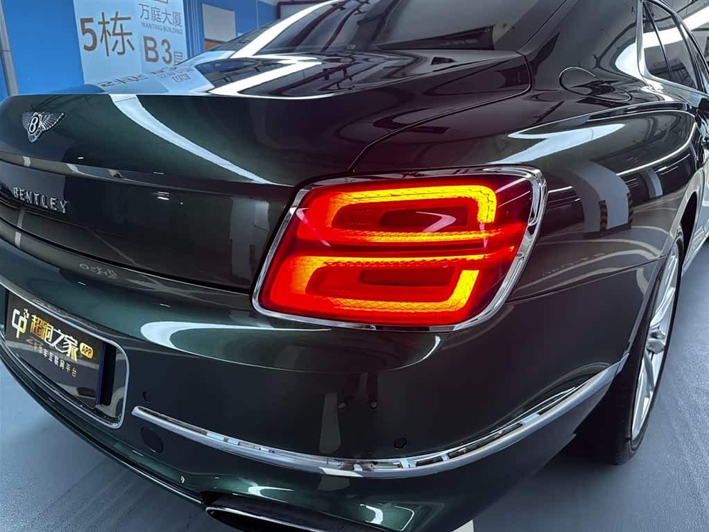 Bentley Flying Spur 2020 — Фото 6/20