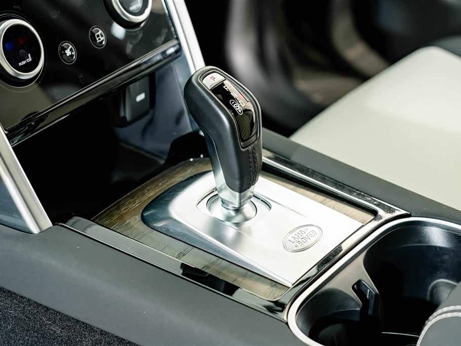 Land Rover Discovery Sport 2021 — Фото 11/20