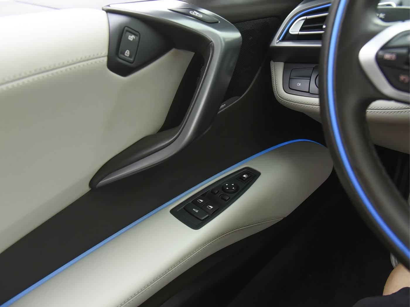 BMW i8 2017 — Фото 12/20