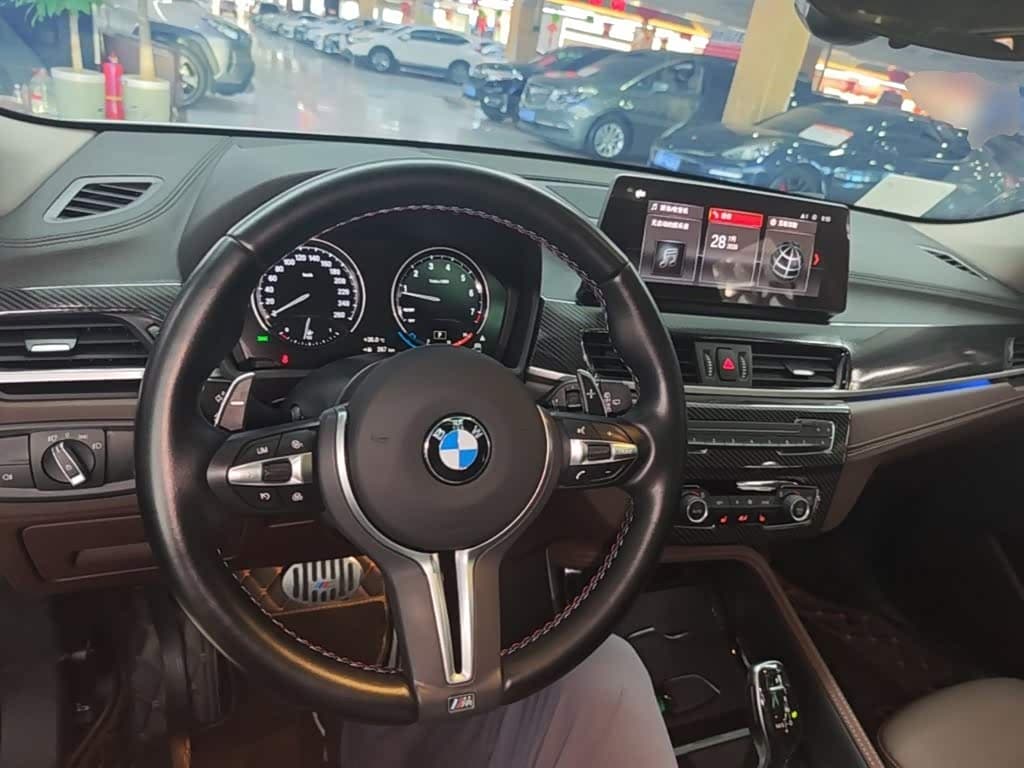 BMW X2 2023 — Фото 10/20
