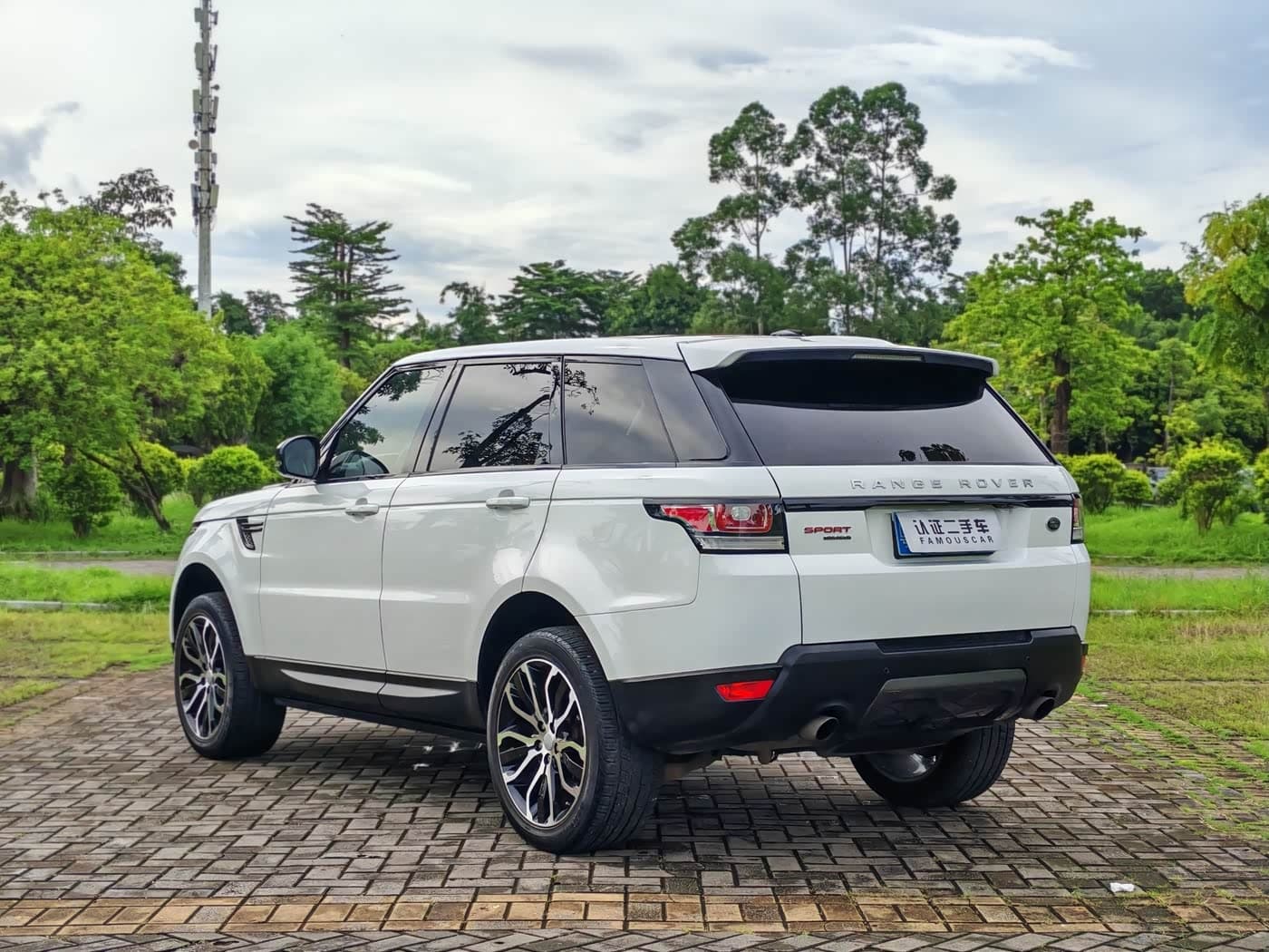 Land Rover Range Rover Sport 2016 — Фото 6/14
