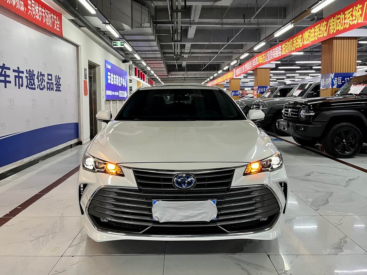 Toyota Avalon 2021 — Фото 1/14