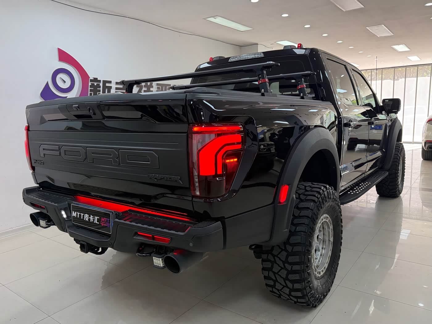Ford F-150 Raptor 2023 — Фото 17/17