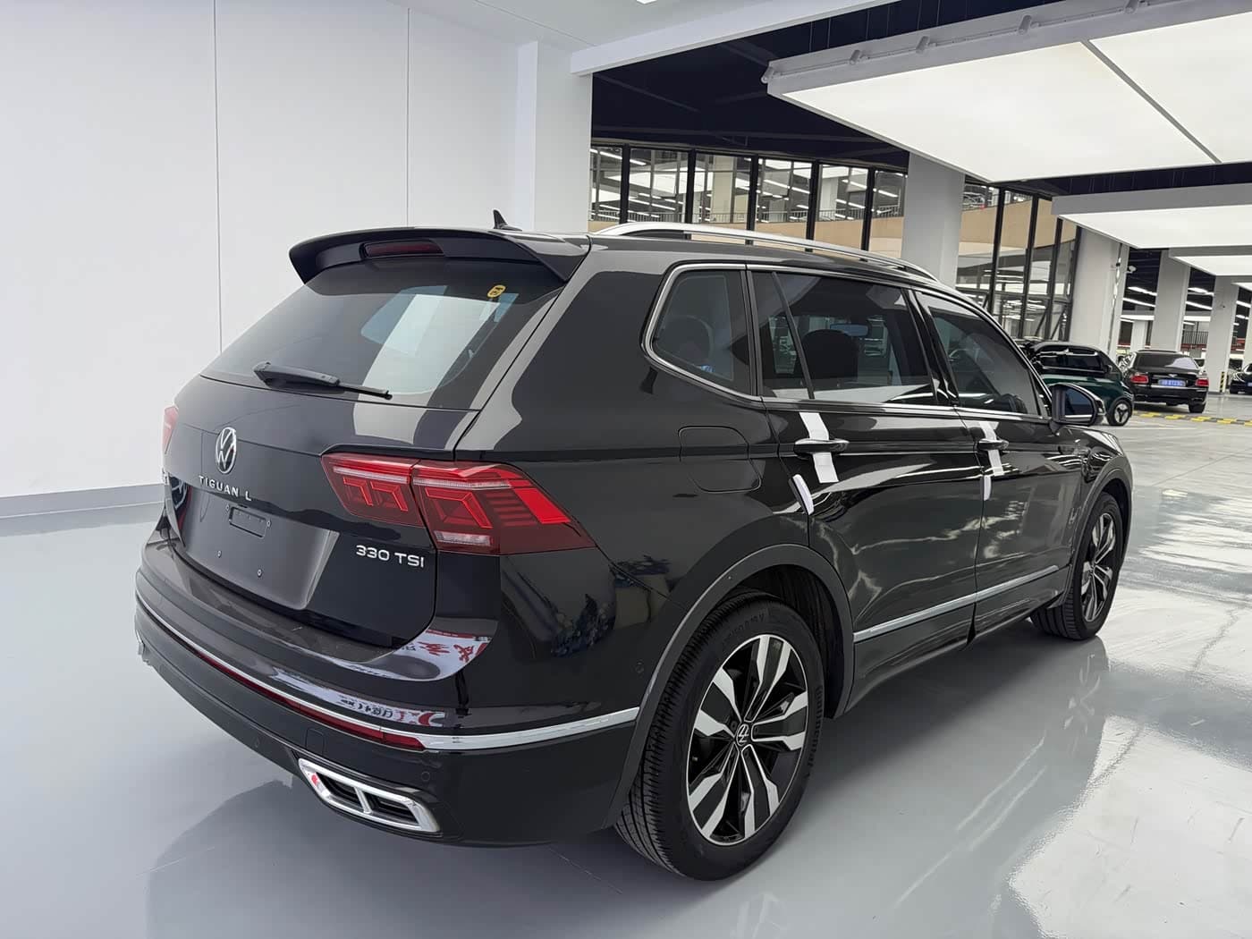 Volkswagen Tiguan L 2022 — Фото 13/15