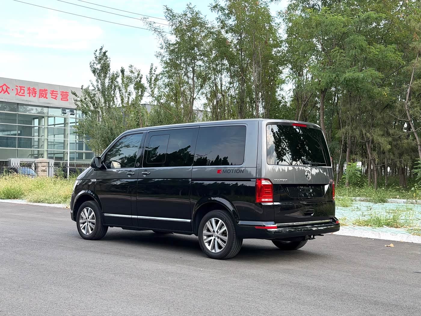 Volkswagen Multivan 2017 — Фото 5/20