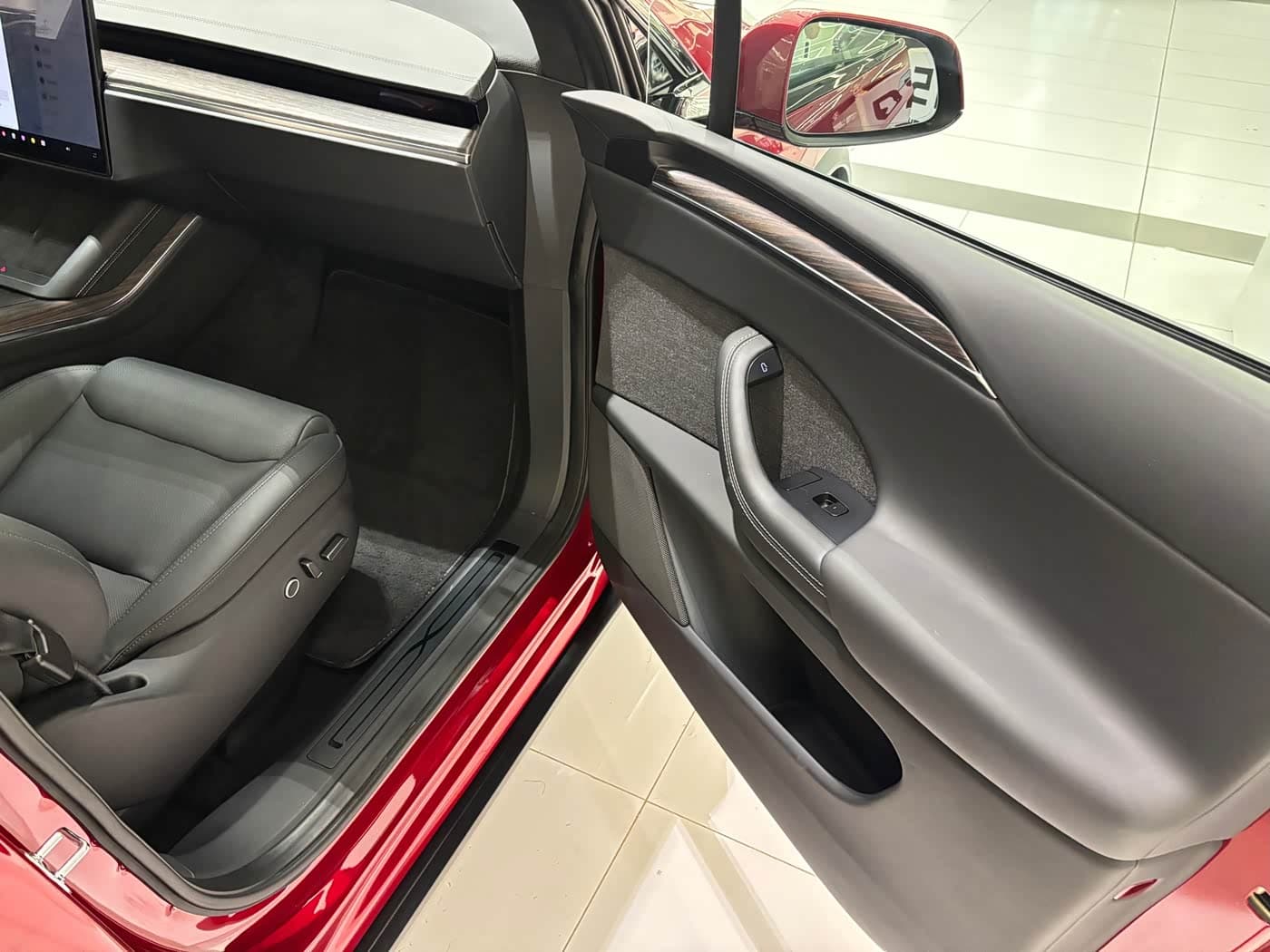 Tesla Model X 2023 — Фото 14/20