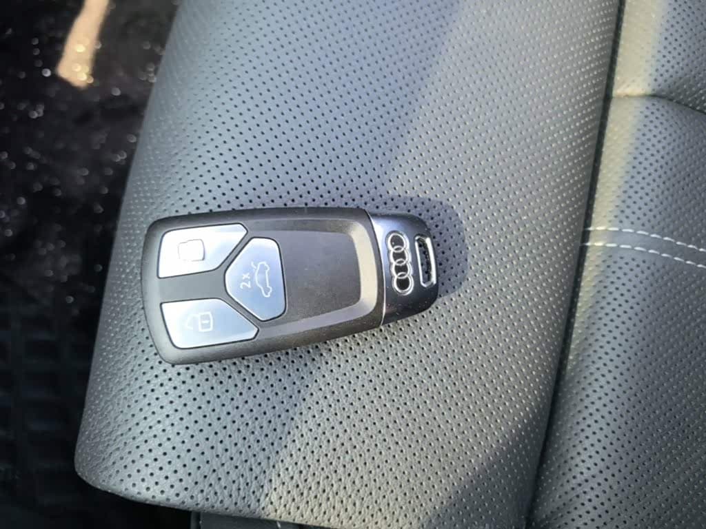 Audi A4L 2023 — Фото 9/20